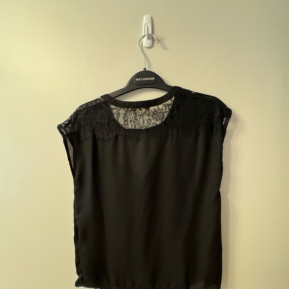 Black top with lace detail - Picture 4 of 4